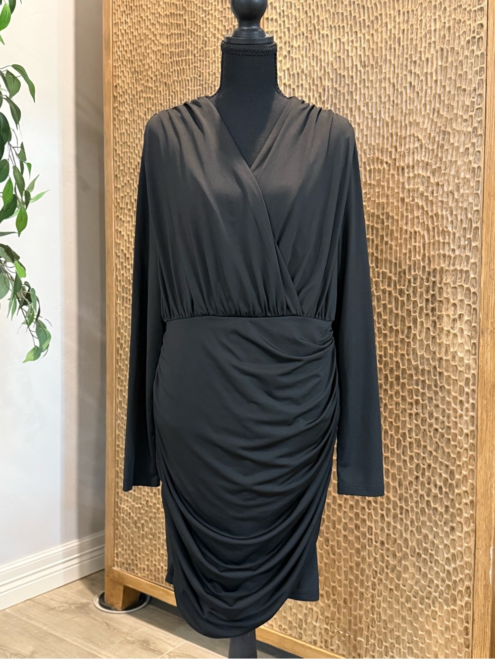 Elegant Black Long-Sleeve Wrap Ruched Dress Women’s Large
